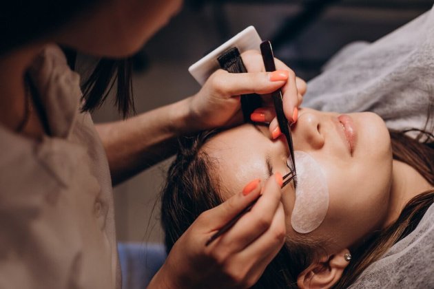 Eyelash tinting Eyelash tinting